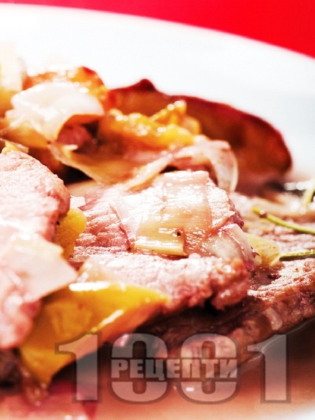 Задушени свински карета с ябълки, праз и червено вино - снимка на рецептата